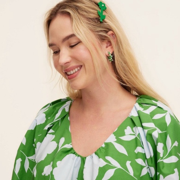 Stylish Flower Hair Clip Set - Black, White, Green - Picture 2 of 5